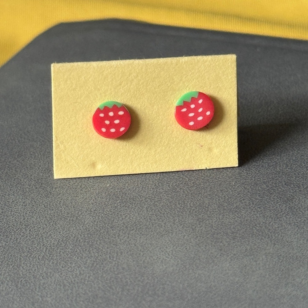 Clay 🍓Strawberry Stud Earrings for Kids - Picture 2 of 3